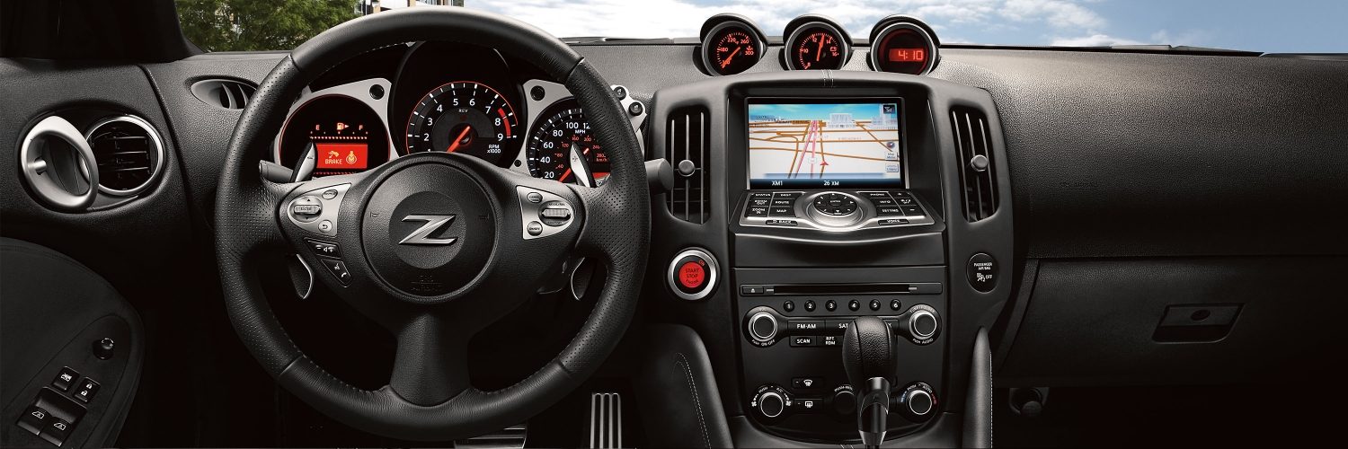 Nissan 370Z car instrument panel 